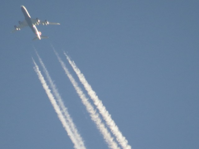 Four engines, four contrails